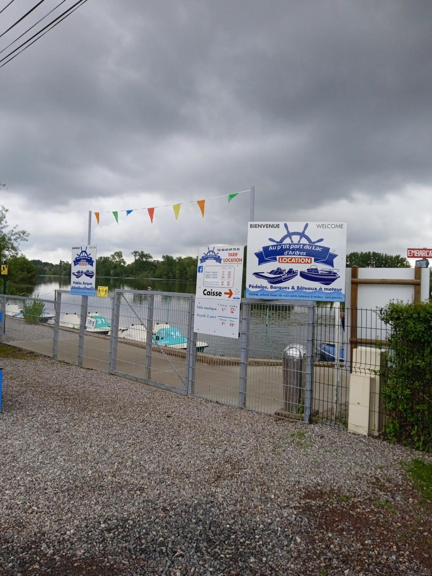 Hotel Le Chat Reveur Ardres Exterior foto